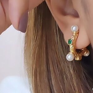 Pearl hoop earrings M292